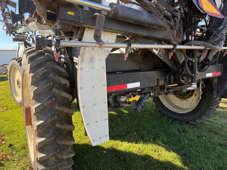 willmar-8400-sprayer-image-14