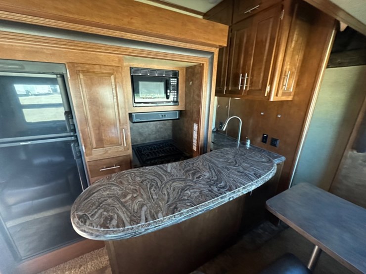 2013-xlr-thunderbolt-35x14-5th-wheel-camper-image-12