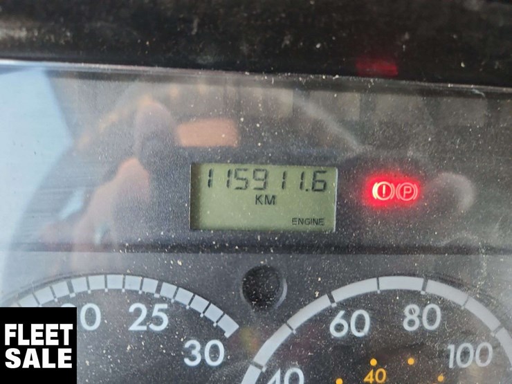 2005-freightliner-m2-106-image-20