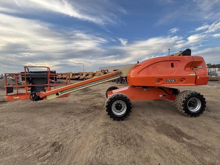 2013-jlg-400s-image-5