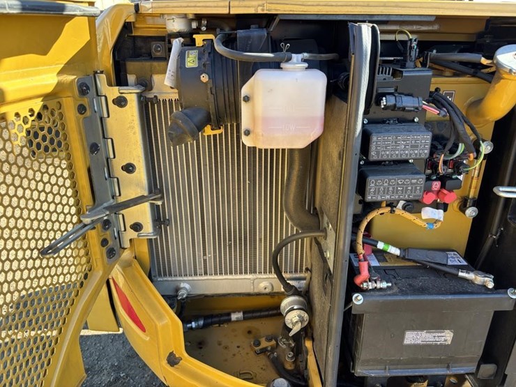 2021-caterpillar-302.7cr-image-47