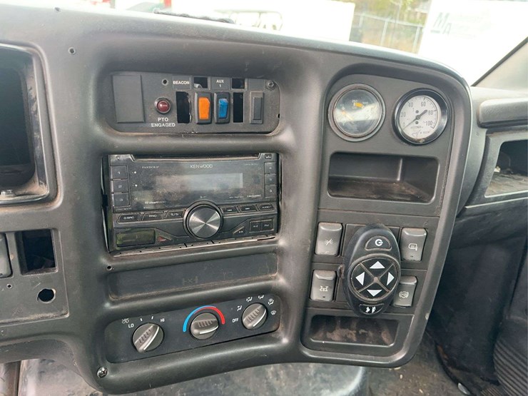 2005-gmc-topkick-c5500-image-21