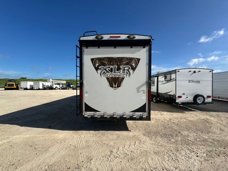 2013-xlr-thunderbolt-35x14-5th-wheel-camper-image-6