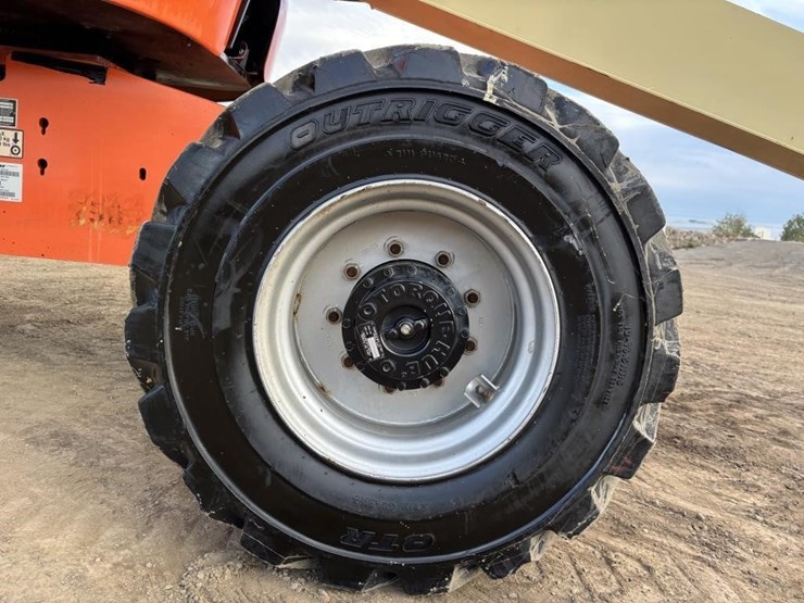 2013-jlg-400s-image-21