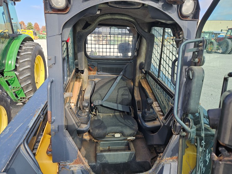 2010-deere-333d-image-7