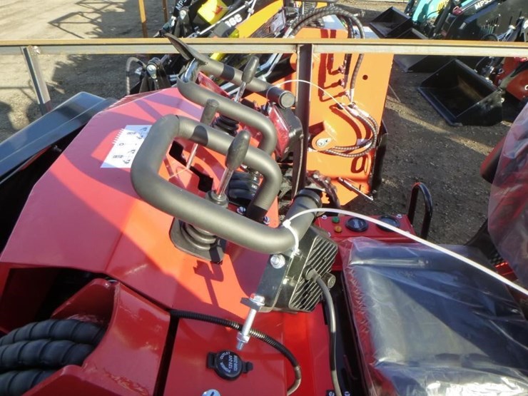 2025-agt-sda-140t-skid-steer-track-loader-image-14