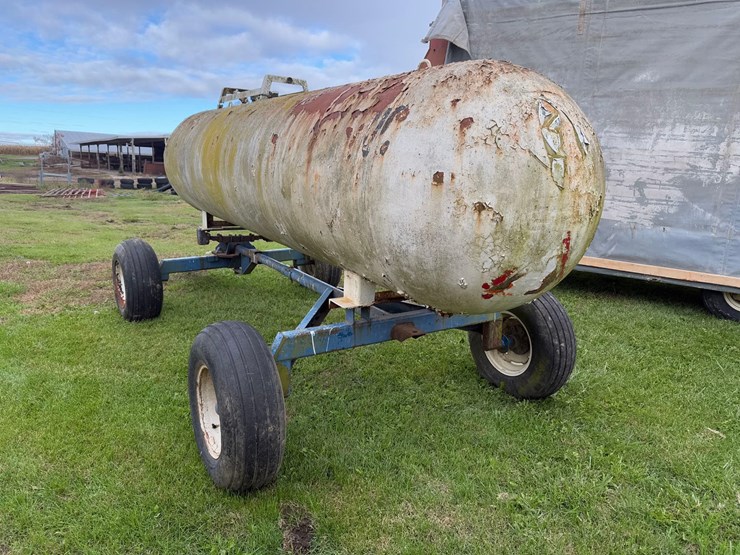 propane-tank-on-gear-image-3