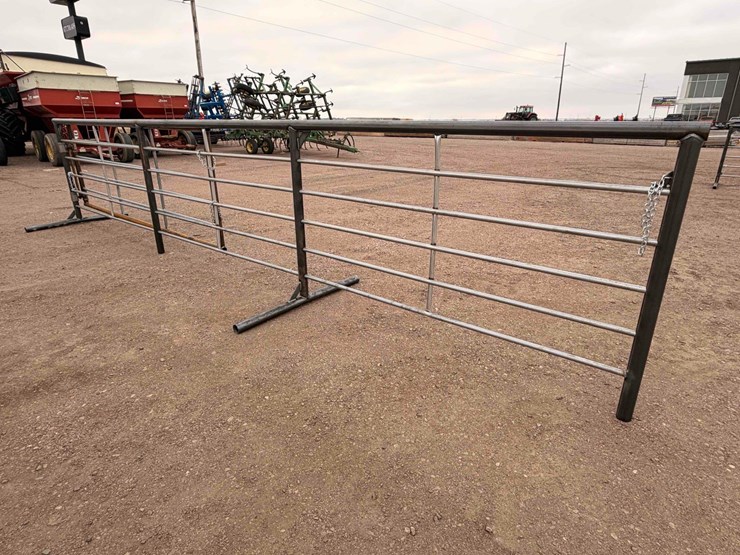 24-ft.-free-standing-panel-with-12-ft.-gate-image-4