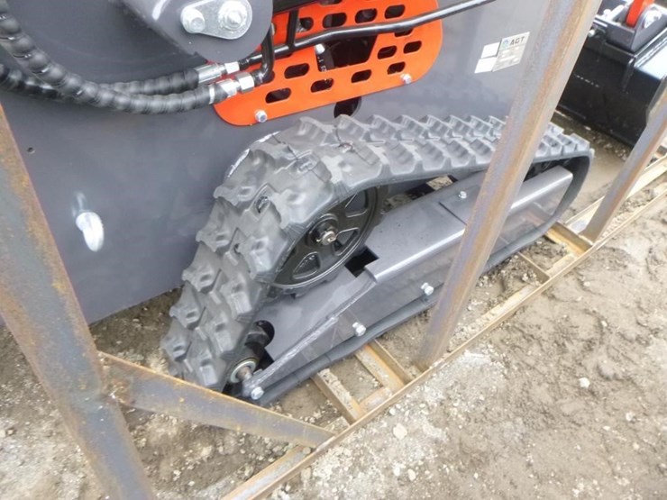 2025-agt-ysrt14-skid-steer-track-loader-image-17