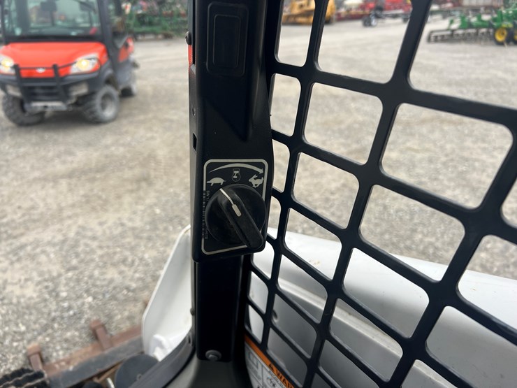 2020-bobcat-t595-image-8