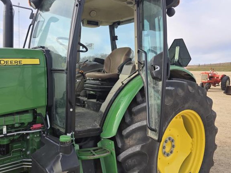 2022-john-deere-6135e-image-20