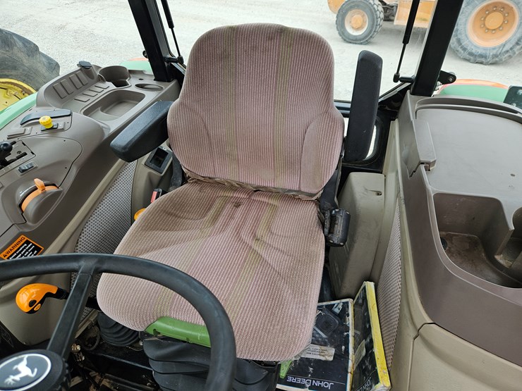 2016-john-deere-6120e-image-18