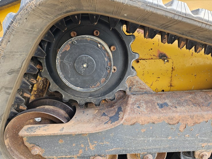 2010-deere-333d-image-21