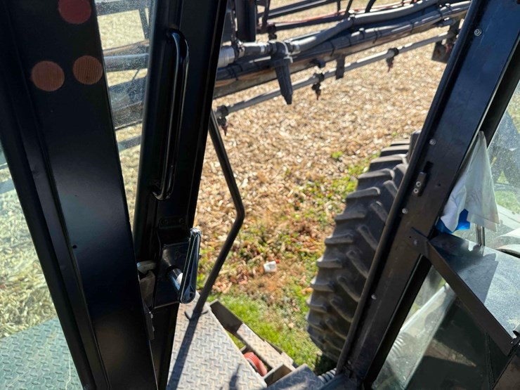 willmar-8400-sprayer-image-46