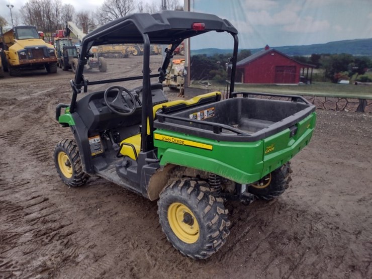 john-deere-gator-image-24