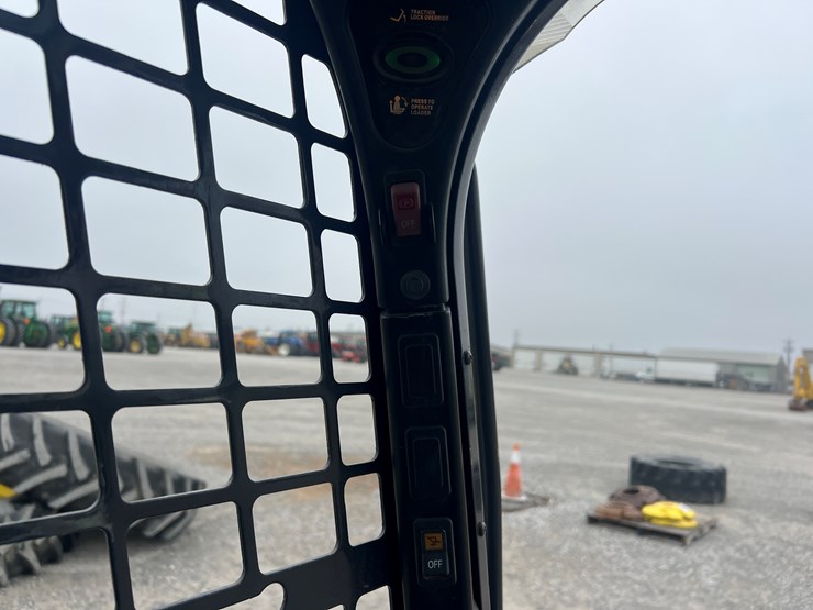 2020-bobcat-t595-image-9