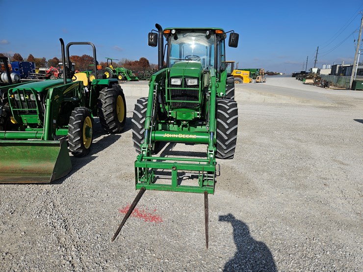 2016-john-deere-6105e-image-2