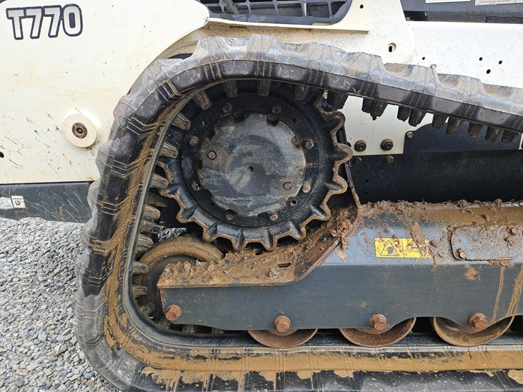 2022-bobcat-t770-image-19