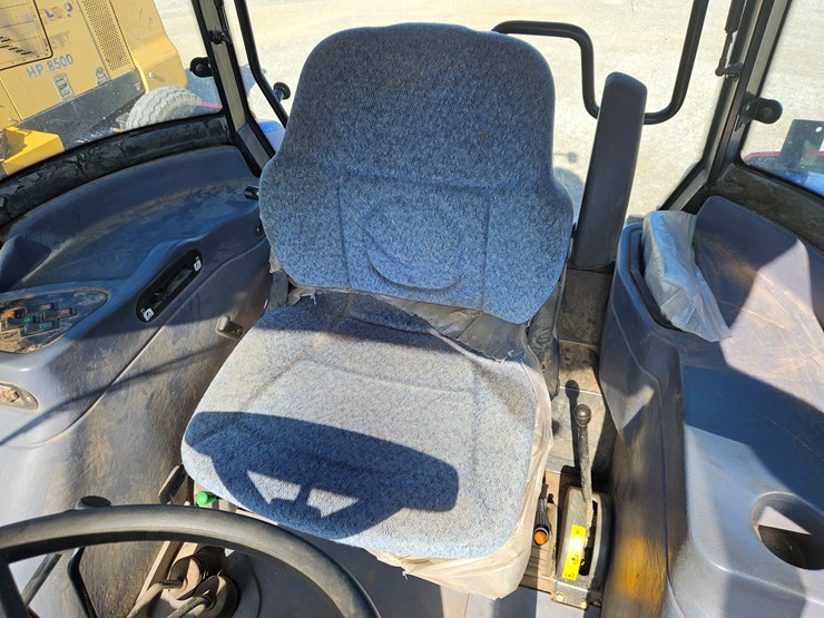 #203831-•-new-holland-td95-tractor-image-6