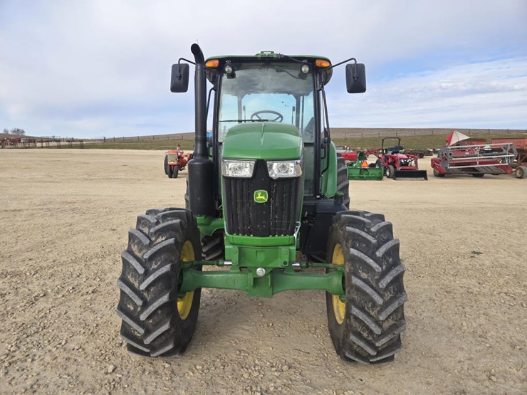 2022-john-deere-6135e-image-2