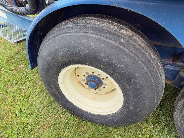 1200-gal-duo-lift-tandem-nurse-trailer-image-6