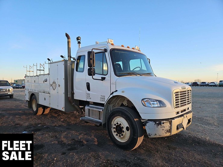 2005-freightliner-m2-106-image-8