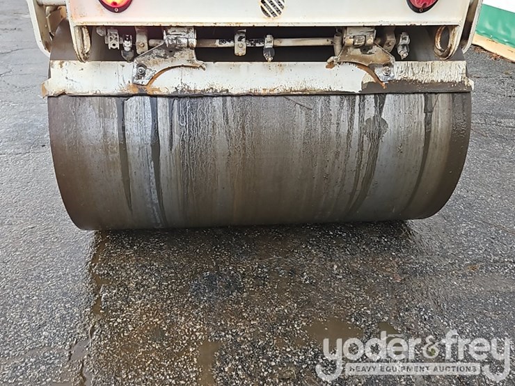 2014-caterpillar-cb24b-image-10