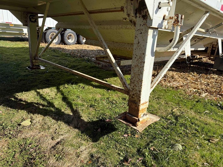 agri-trader-hopper-bottom-image-7