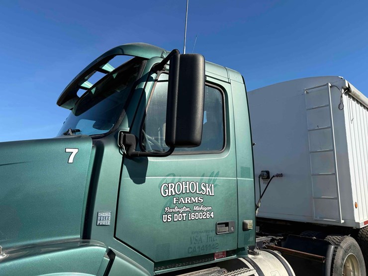 volvo-d13-semi-image-25