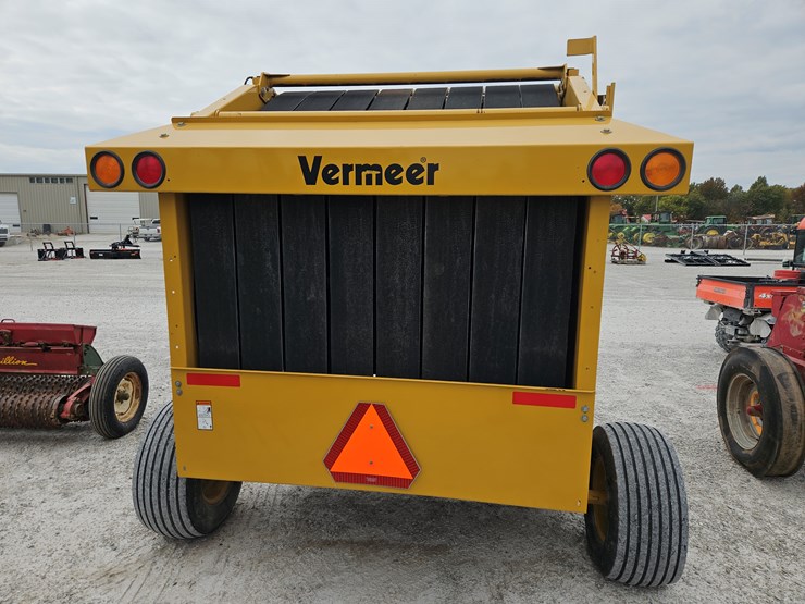 #203873-•-vermeer-505m-baler-image-9