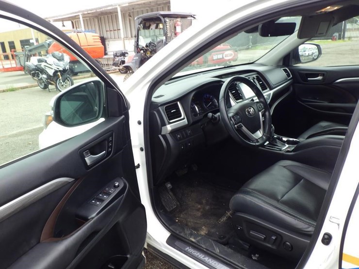 2017-toyota-highlander-image-5