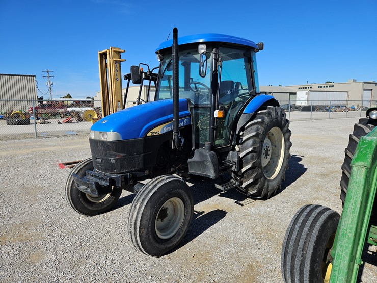 #203831-•-new-holland-td95-tractor-image-1