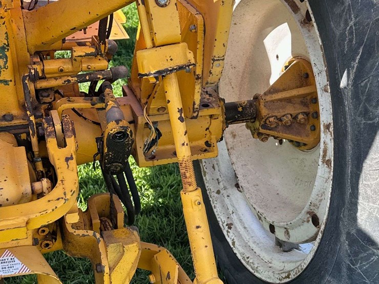 minneapolis-moline-g550-image-35