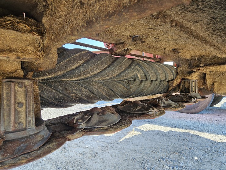 new-holland-411-image-4