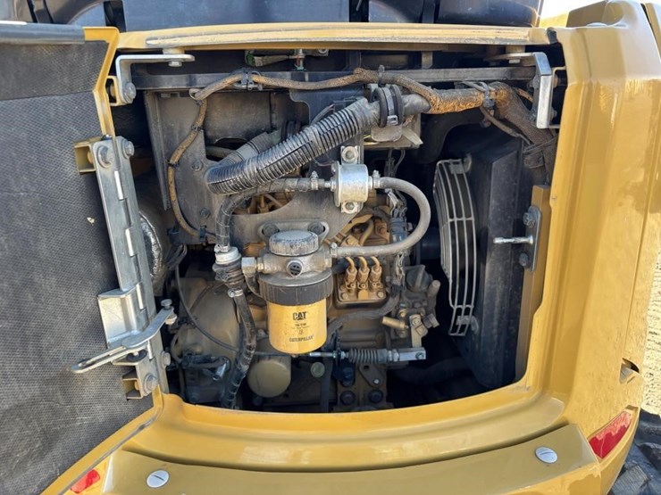 2022-caterpillar-302.7cr-image-47