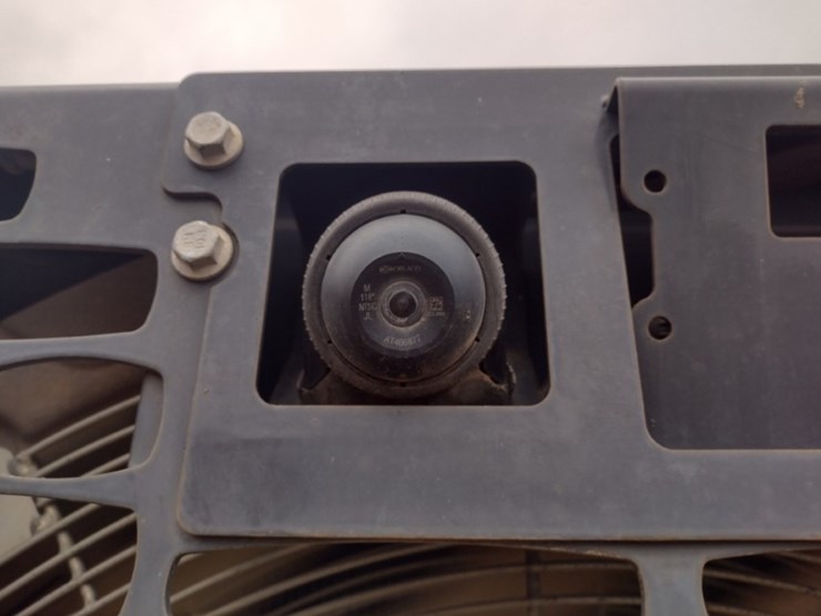 19-deere-824k-image-30