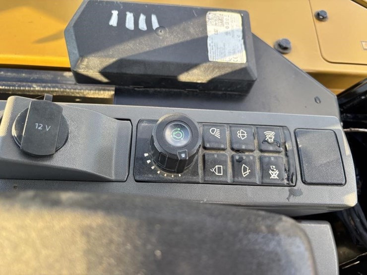 2021-caterpillar-302.7cr-image-37