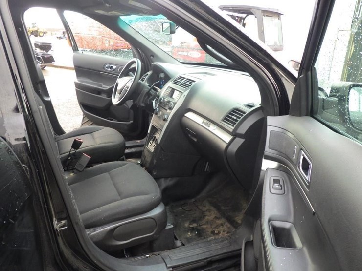 2015-ford-explorer-image-6