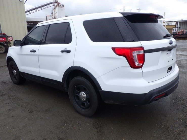2016-ford-explorer-image-4