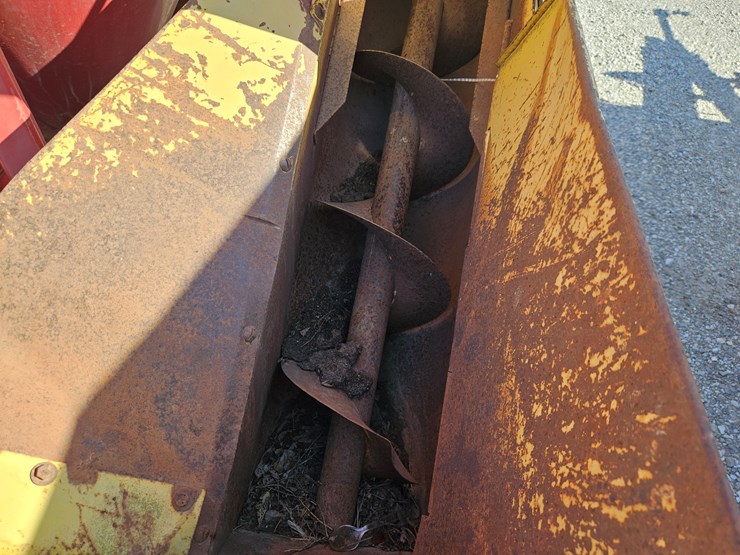 new-holland-352-image-5