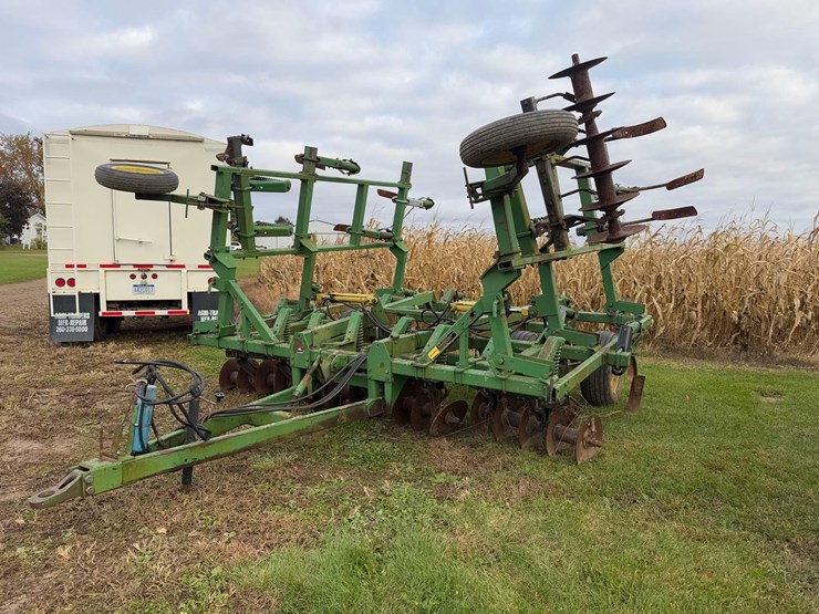 17-shank-john-deere-disc-chisel-image-2