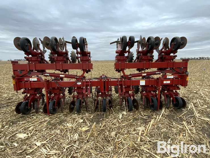 krause-4712df3-12r30-cultivator-image-2