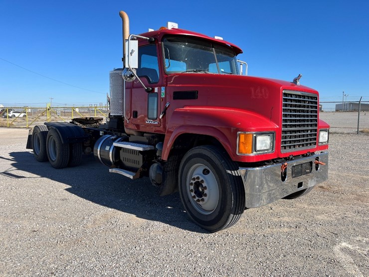 2013-mack-chu613-image-2