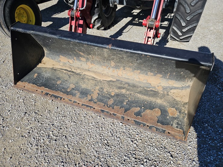 case-ih-farmall-120c-image-3