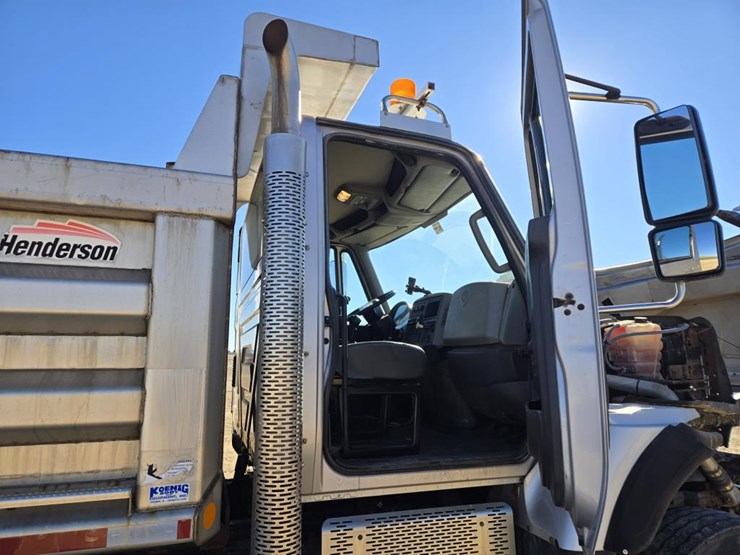 2014-international-7400-image-13