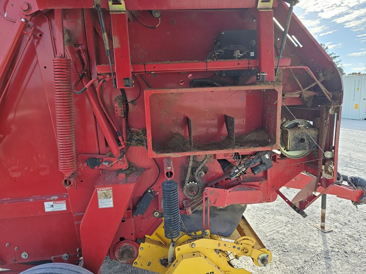 2012-new-holland-br7090-image-11