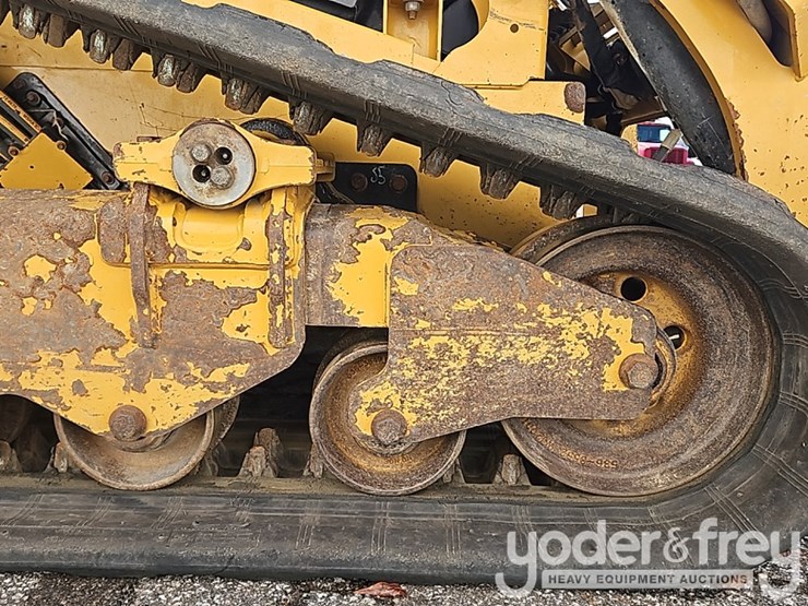 2021-caterpillar-299d3-image-11