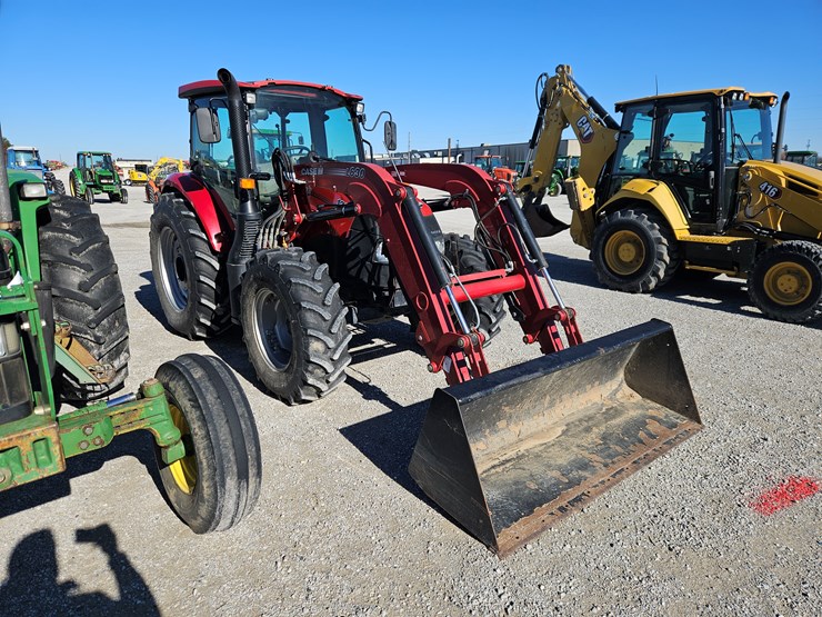 case-ih-farmall-120c-image-25