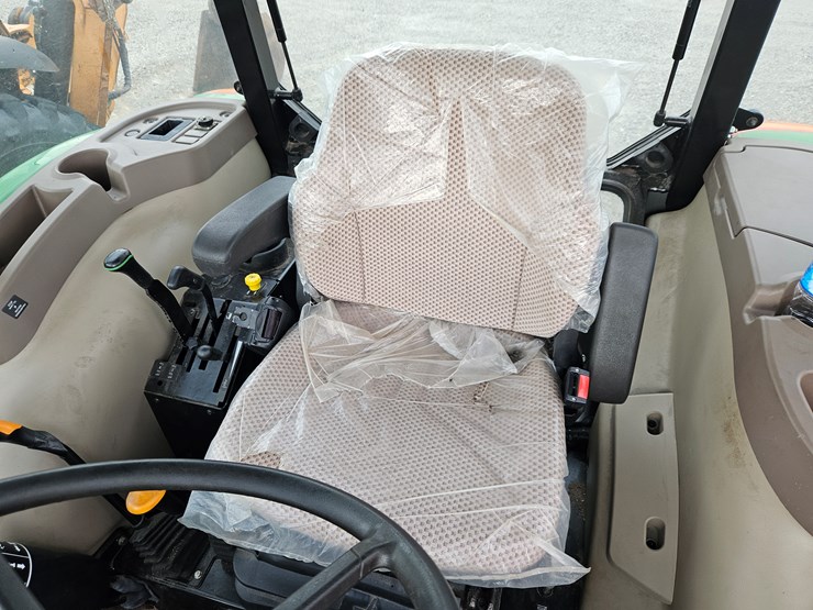 2016-john-deere-5075e-image-11