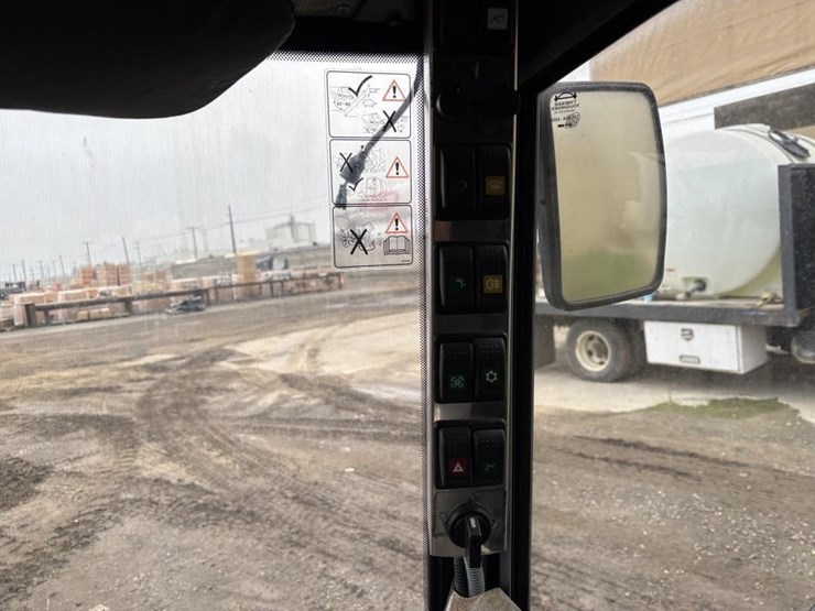 applied-sweepers-636hs-image-14